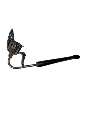 Antique silver 3-1/2 in mini filigree Ottoman tulip pipe w/thumb rest Bakelite